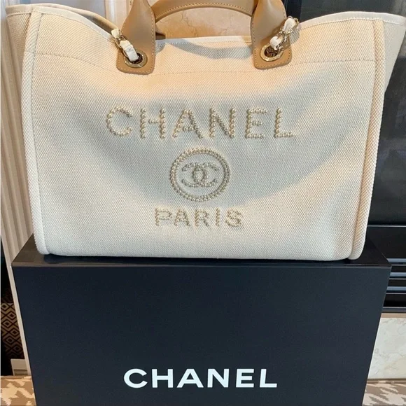 ❌❌❌SOLD❌❌❌Chanel Deauville Tote - Picture 8 of 14